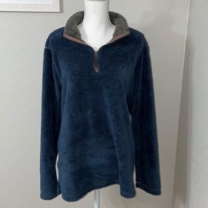 Trinity Plush Pullover. Medium